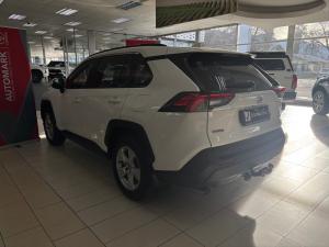 Toyota RAV4 2.0 GX auto - Image 10