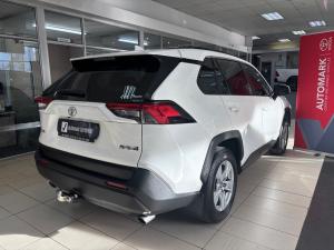Toyota RAV4 2.0 GX auto - Image 2