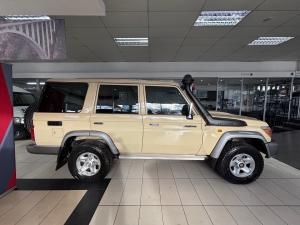 Toyota Land Cruiser 76 4.5D-4D V8 station wagon LX - Image 3