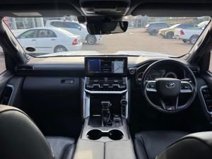 Toyota Land Cruiser 300 3.5T GR-Sport - Image 6