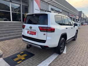 Toyota Land Cruiser 300 3.5T GR-Sport - Image 2