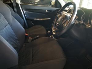 Suzuki Swift 1.2 GLX auto - Image 4