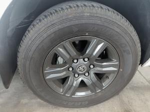 Toyota Hilux 2.4GD-6 single cab Raider manual - Image 13