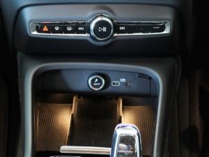 Volvo XC40 B4 Plus Dark - Image 13