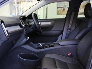 Volvo XC40 B4 Plus Dark - Image 14