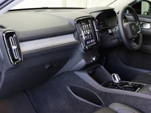 Volvo XC40 B4 Plus Dark - Image 8