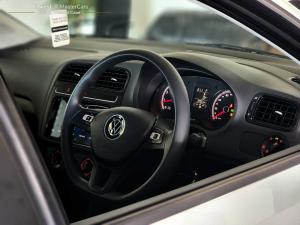 Volkswagen Polo Vivo hatch 1.6 Life - Image 17