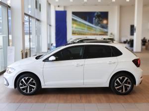 Volkswagen Polo hatch 1.0TSI Life manual - Image 7