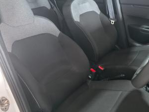 Renault Kwid 1.0 Techno auto - Image 10