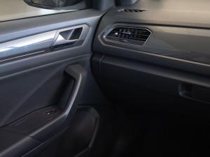 Volkswagen T-Roc 2.0TSI 140kW 4Motion R-Line - Image 17