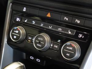 Volkswagen T-Roc 2.0TSI 140kW 4Motion R-Line - Image 32