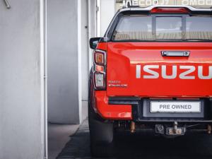 Isuzu D-Max 3.0TD double cab V-Cross 4x4 - Image 10