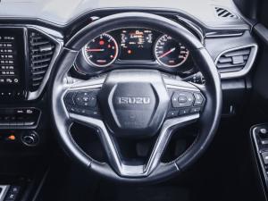 Isuzu D-Max 3.0TD double cab V-Cross 4x4 - Image 20