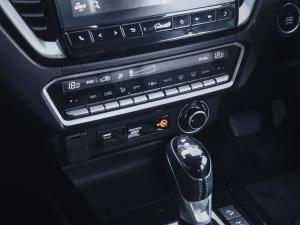 Isuzu D-Max 3.0TD double cab V-Cross 4x4 - Image 24