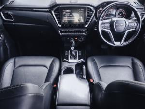 Isuzu D-Max 3.0TD double cab V-Cross 4x4 - Image 25