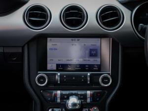 Ford Mustang 5.0 GT fastback - Image 12