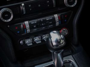 Ford Mustang 5.0 GT fastback - Image 13