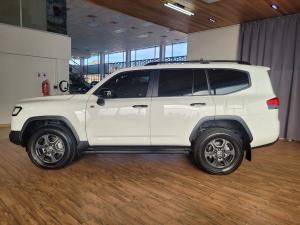 Toyota Land Cruiser 300 3.5T GR-Sport - Image 11