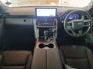 Toyota Land Cruiser 300 3.5T GR-Sport - Image 15