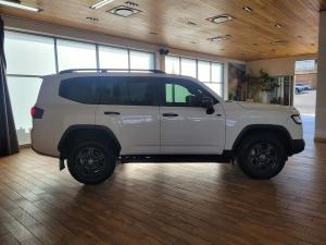 Toyota Land Cruiser 300 3.5T GR-Sport - Image 9