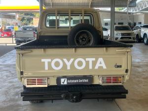 Toyota Land Cruiser 79 4.2D single cab - Image 5