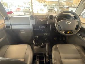 Toyota Land Cruiser 79 4.2D single cab - Image 6