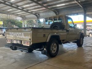 Toyota Land Cruiser 79 4.2D single cab - Image 2