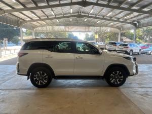 Toyota Fortuner 2.8GD-6 48V 4x4 VX - Image 3