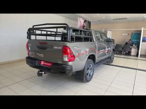 Toyota Hilux 2.4GD-6 double cab 4x4 Raider manual - Image 2