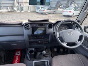 Toyota Land Cruiser 76 4.5D-4D V8 station wagon LX - Image 6