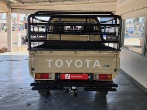 Toyota Land Cruiser 79 2.8GD-6 double cab auto - Image 5