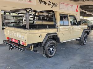 Toyota Land Cruiser 79 2.8GD-6 double cab auto - Image 2