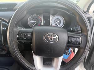 Toyota Hilux 2.4GD-6 single cab Raider manual - Image 8