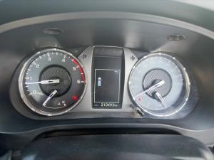 Toyota Hilux 2.4GD-6 single cab Raider manual - Image 9