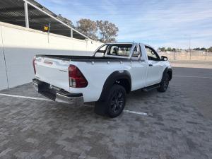 Toyota Hilux 2.4GD-6 single cab Raider manual - Image 2