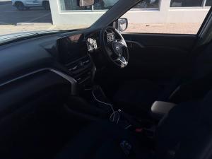Toyota Urban Cruiser 1.5 XR manual - Image 7