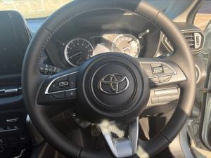 Toyota Urban Cruiser 1.5 XR manual - Image 8