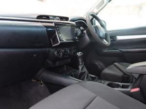Toyota Hilux 2.4GD-6 single cab 4x4 Raider manual - Image 7