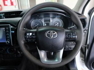 Toyota Hilux 2.4GD-6 single cab 4x4 Raider manual - Image 8