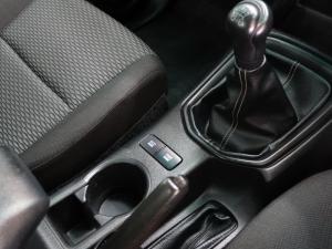 Toyota Hilux 2.4GD-6 single cab 4x4 Raider manual - Image 11