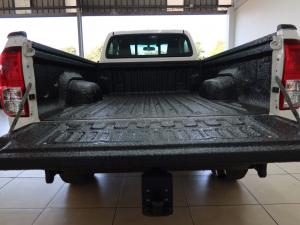 Toyota Hilux 2.4GD-6 single cab 4x4 Raider manual - Image 18