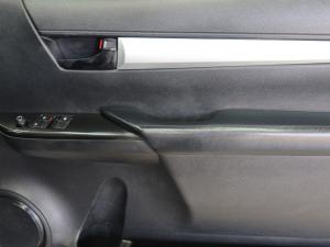 Toyota Hilux 2.4GD-6 single cab 4x4 Raider manual - Image 26