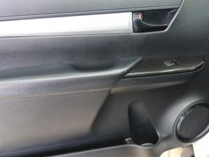 Toyota Hilux 2.4GD-6 single cab 4x4 Raider manual - Image 27