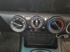 Toyota Hilux 2.0 single cab S (aircon) - Image 11
