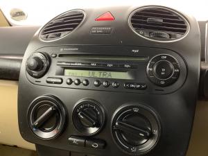 Volkswagen Beetle 2.0 Cabriolet - Image 11