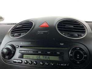 Volkswagen Beetle 2.0 Cabriolet - Image 13