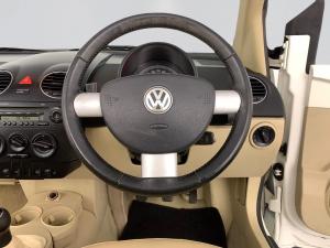 Volkswagen Beetle 2.0 Cabriolet - Image 17
