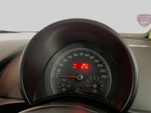 Volkswagen Beetle 2.0 Cabriolet - Image 18
