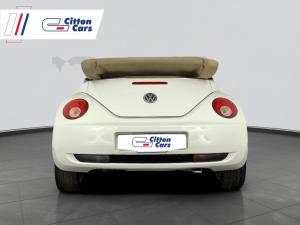 Volkswagen Beetle 2.0 Cabriolet - Image 4