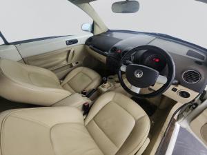 Volkswagen Beetle 2.0 Cabriolet - Image 7